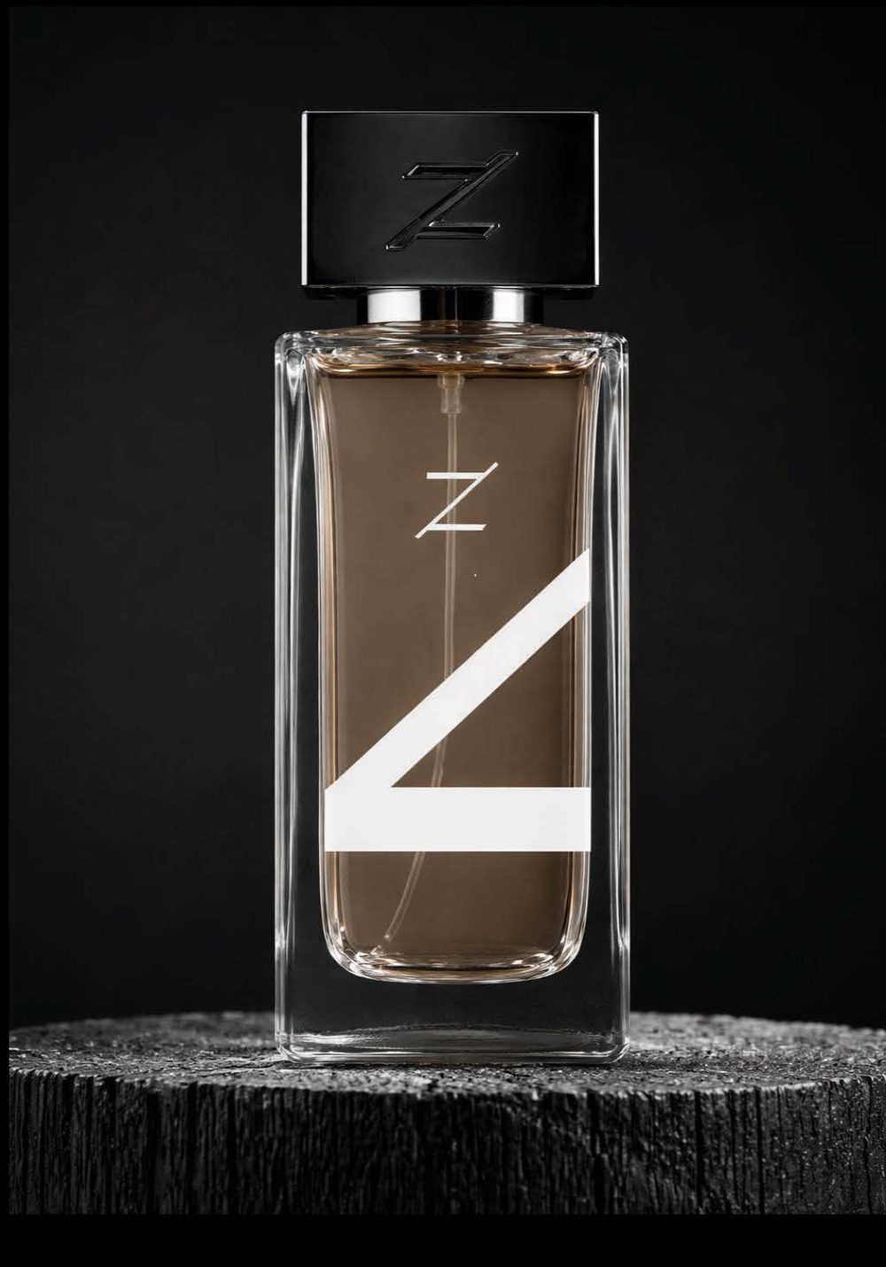 Izadi Cosmos — imza parfüm şişesi